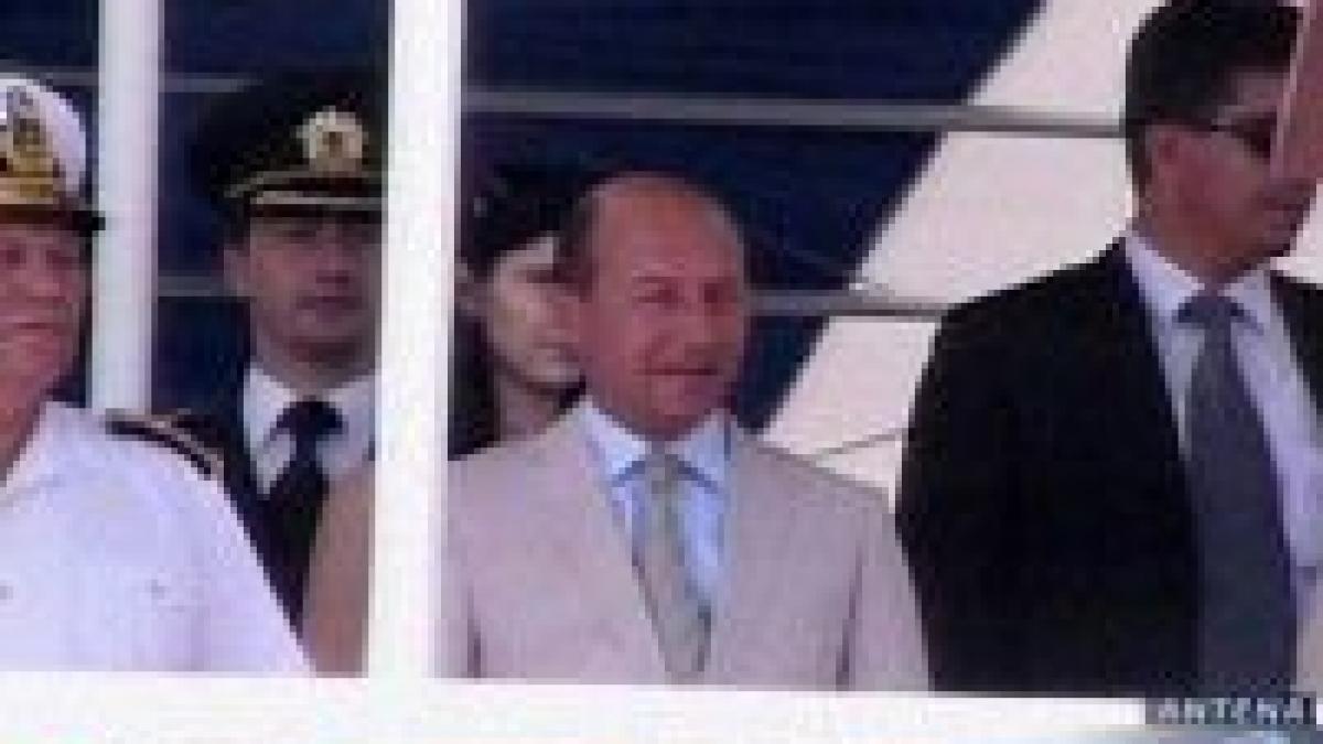 Băsescu: De Ziua Marinei, vă urez la mulţi ani, putere şi curaj!