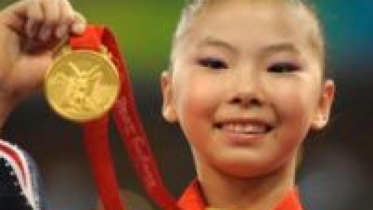 Gimnastele de aur ale Chinei, prea mici pentru a participa la Olimpiadă?