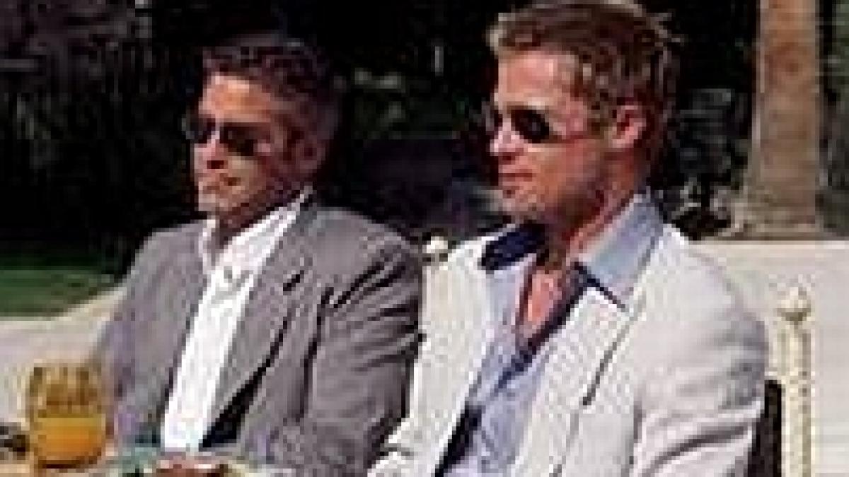 Brad Pitt şi George Clooney, în rol de "cretini simpatici", la Festivalul de Film de la Veneţia