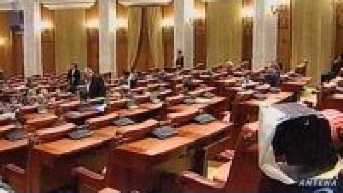 Parlamentarii se întorc din vacanţă pentru ultima sesiune a mandatului