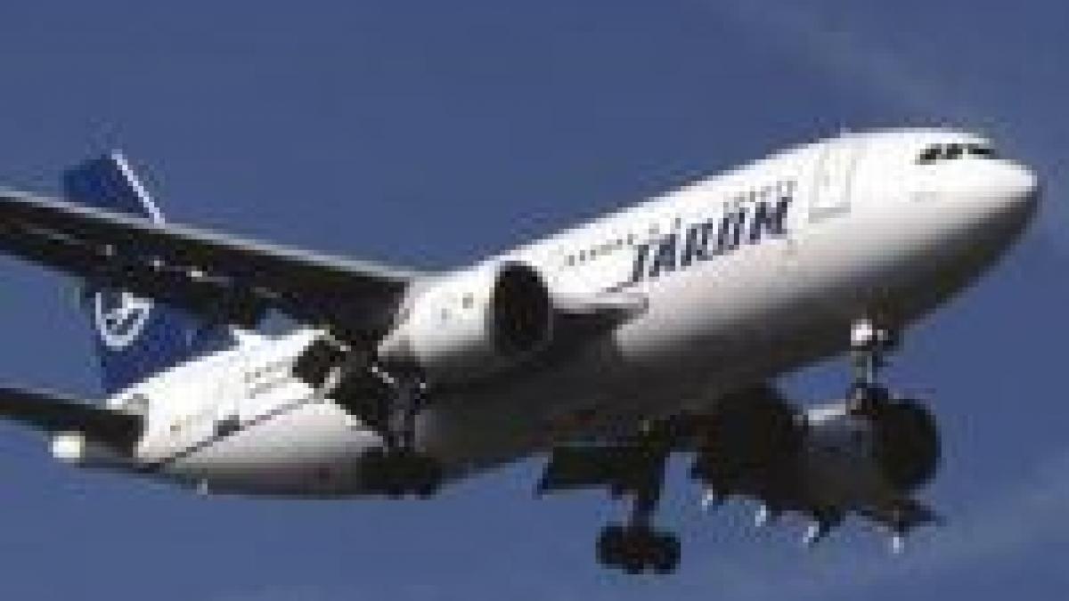 Un avion Tarom, fără pasageri la bord, lovit de o maşină pe aeroportul din Barcelona




