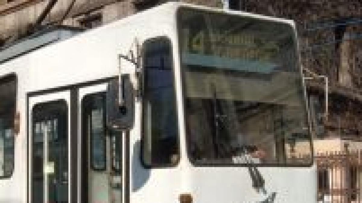 Bucureşti. Tramvaiele liniei 14 revin pe traseul de bază