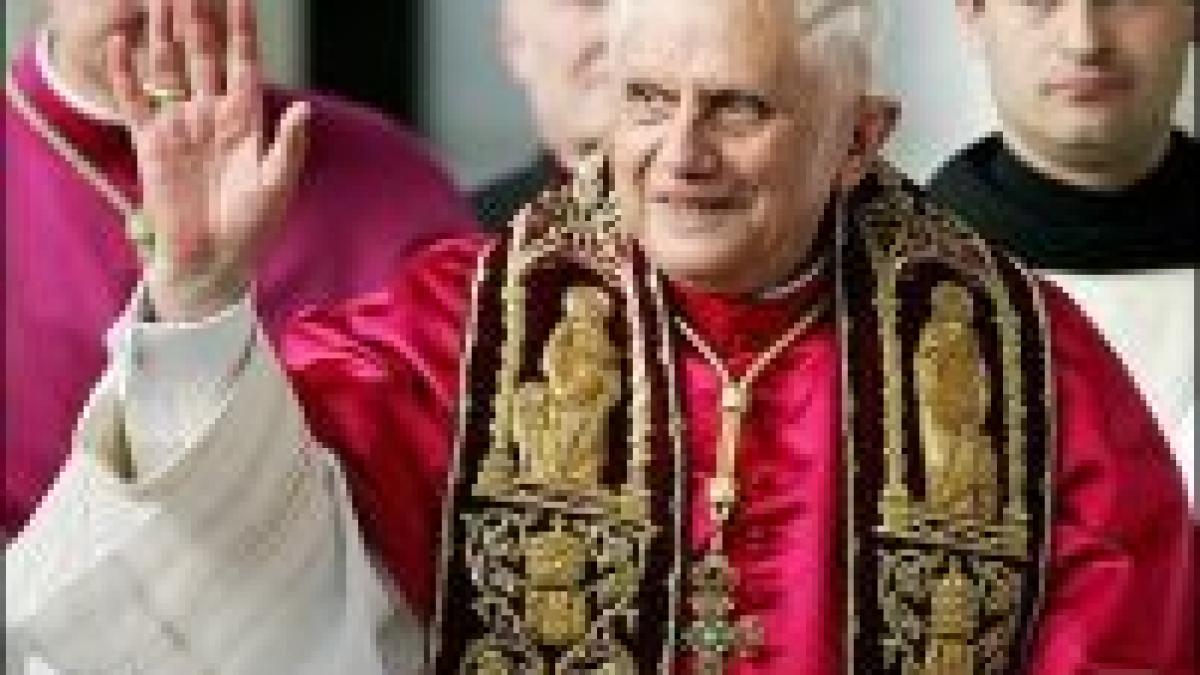 Papa Benedict al XVI-lea a oficiat o slujbă la catedrala Notre Dame din Paris