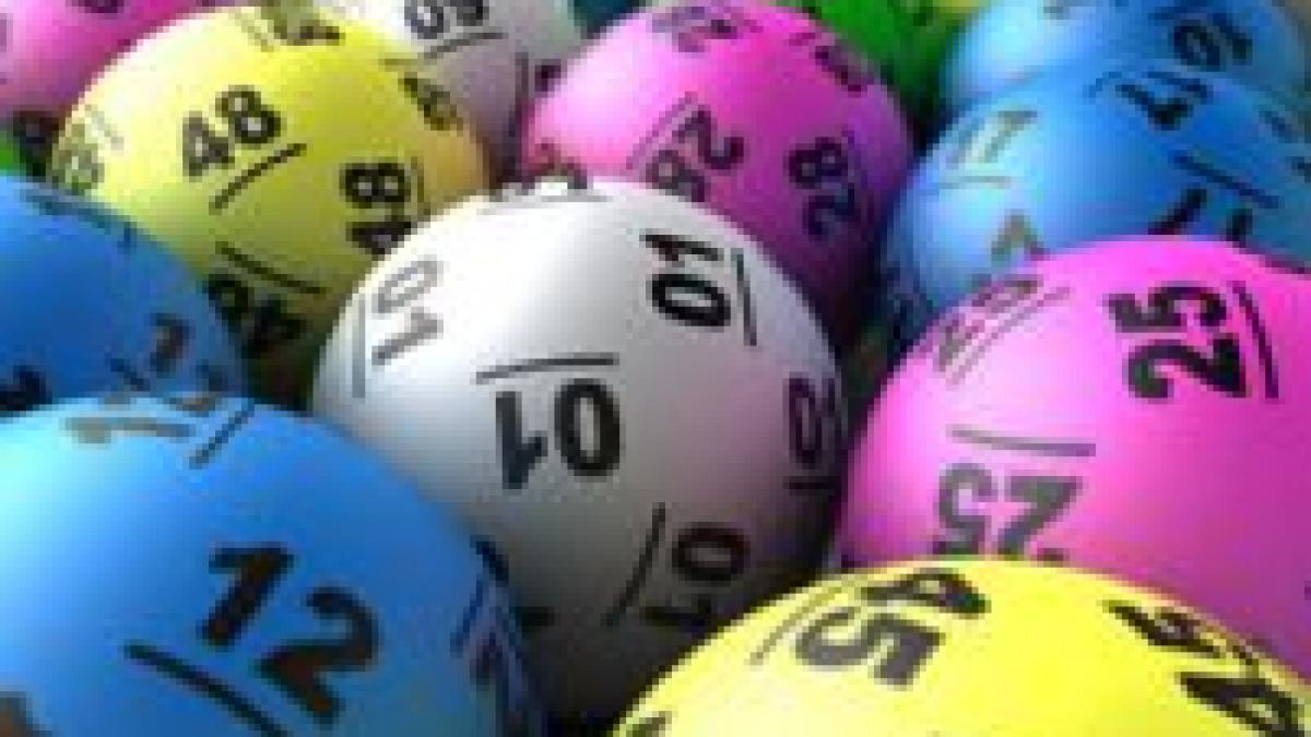 1,7 milioane de euro premiu la loto 6/49. Aflaţi numerele câştigătoare!