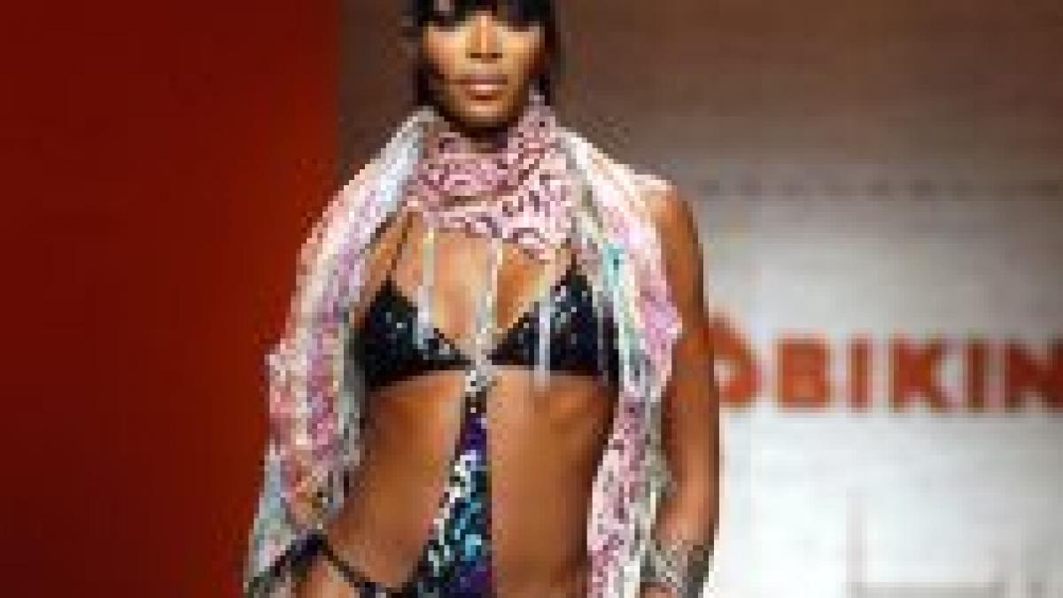 Naomi Campbell, gazda unei prezentări de modă în scopuri de binefacere