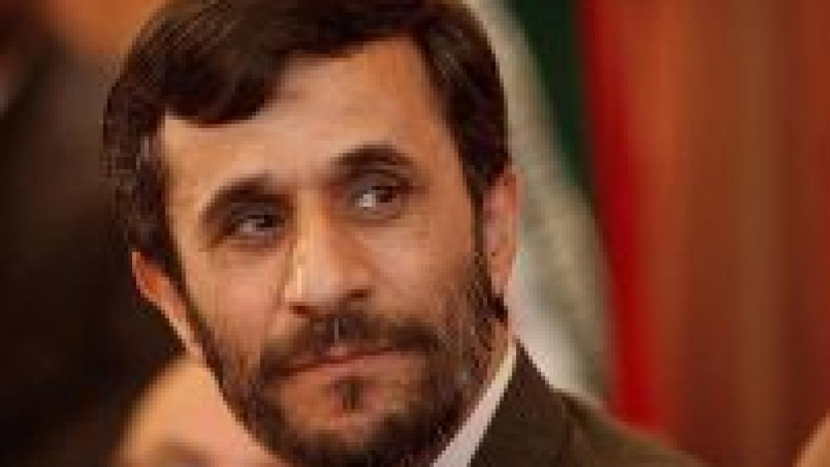 Mahmoud Ahmadinejad avertizează că "va rupe mâna" eventualilor agresori ai Iranului