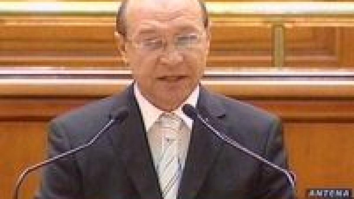 Băsescu, la Parlament: România are două deficienţe, democraţia şi alocarea resurselor