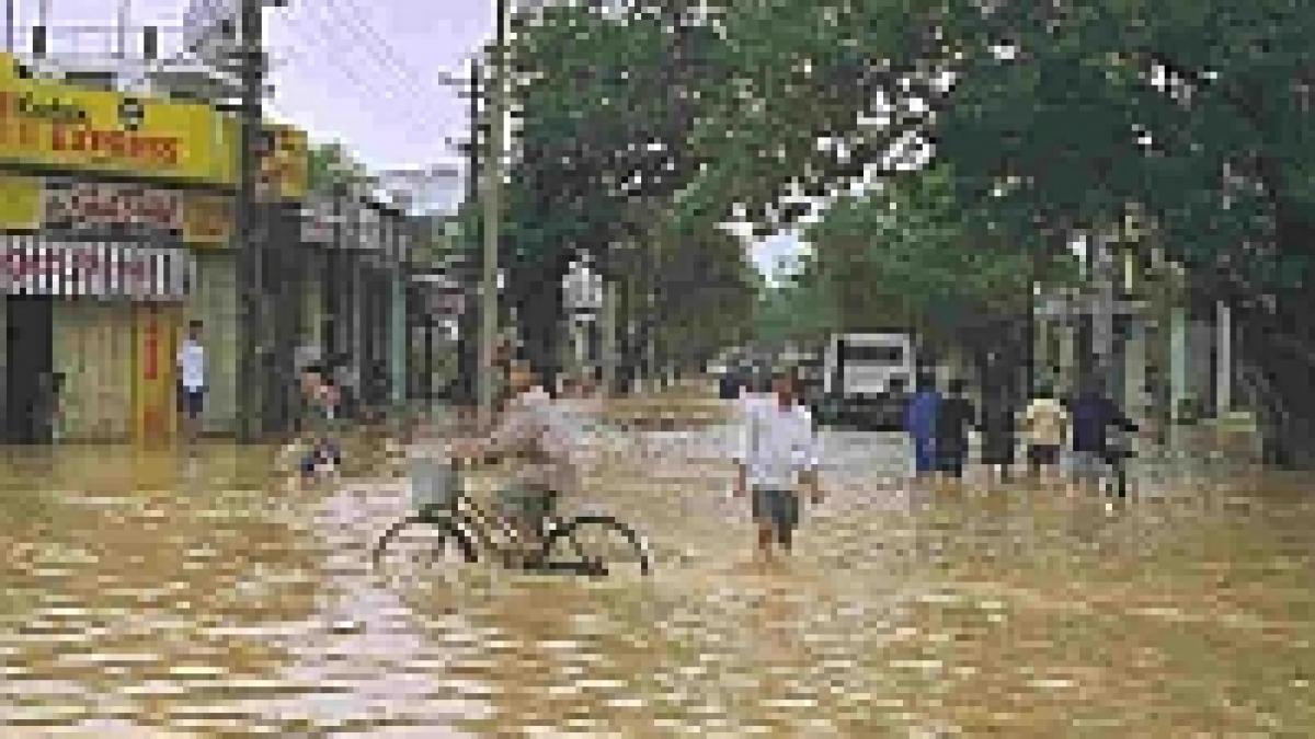 Vietnam. Cel puţin 16 morţi după trecerea taifunului Hagupit