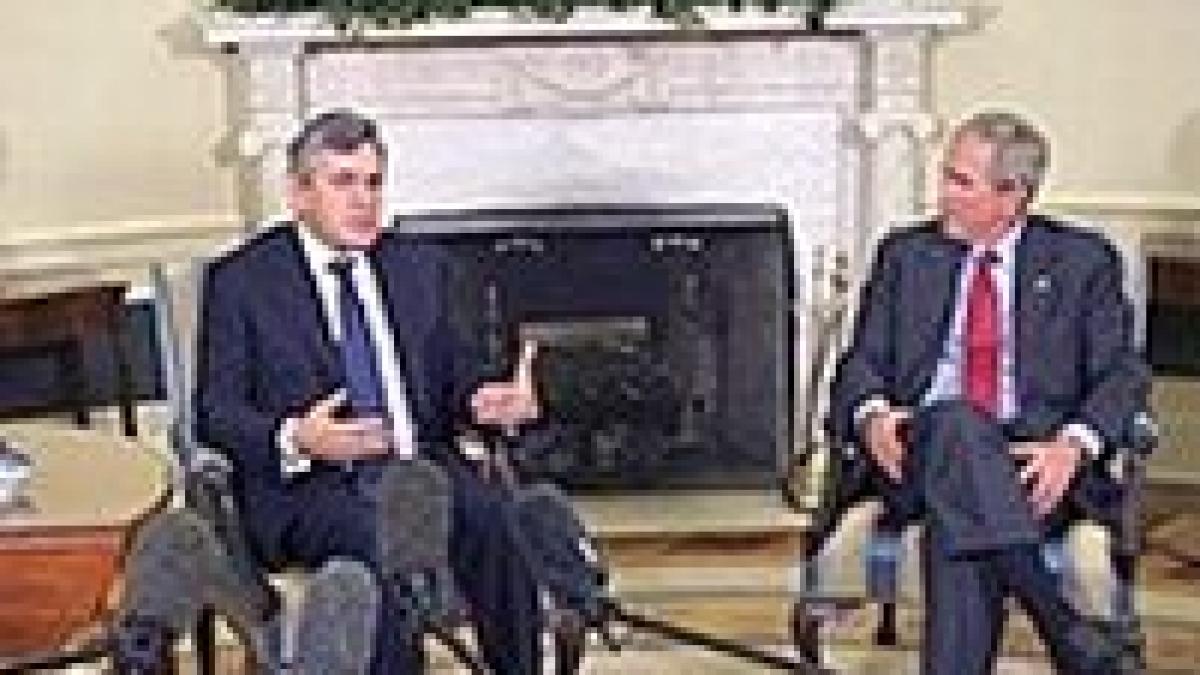 George W. Bush l-a convins pe Gordon Brown să susţină planul de ieşire din criza financiară