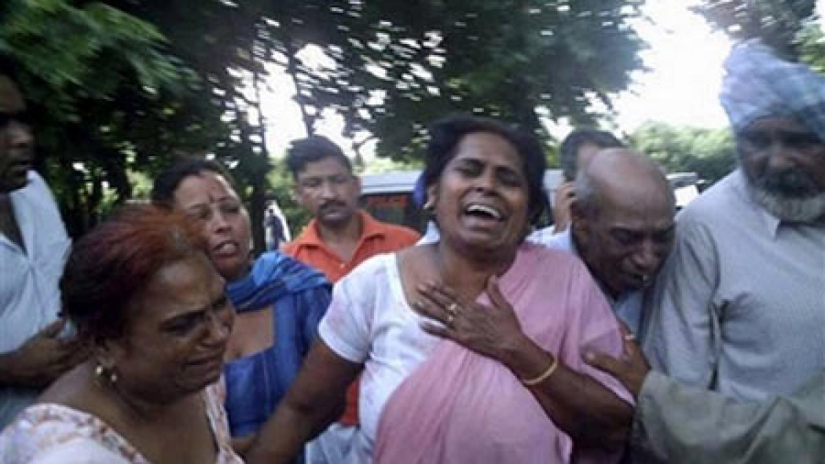 Tragedie în India. 170 de oameni au murit sufocaţi, încercând să iasă dintr-un templu hindus (VIDEO)