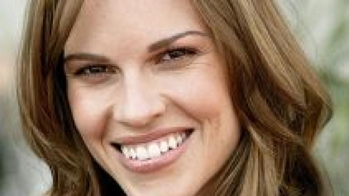 Hilary Swank studiază dreptul. Ce-i drept, doar pe ecrane...