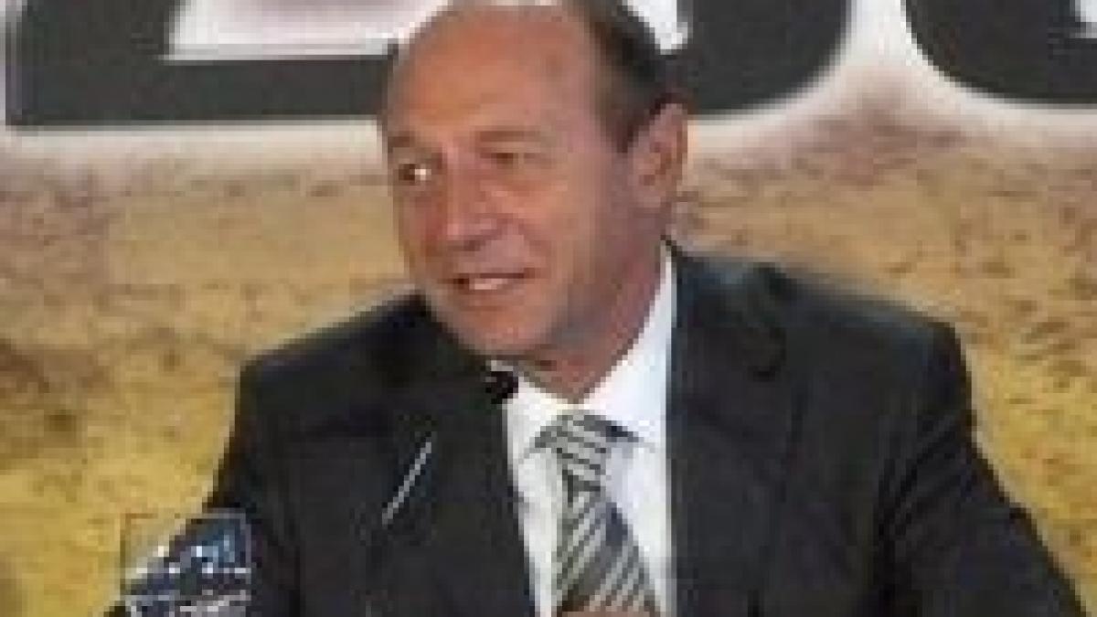 Traian Băsescu aruncă, din Spania, săgeţi către "un trust media"