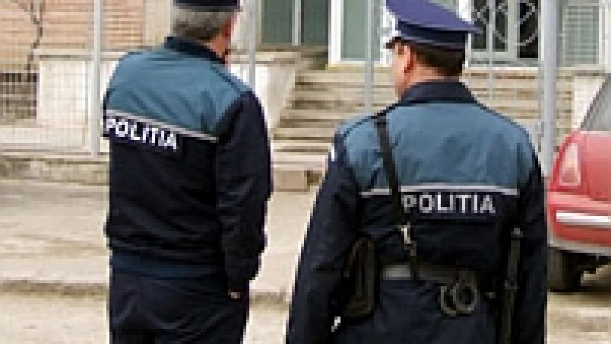 Cluj. Un poliţist a murit strivit între două maşini