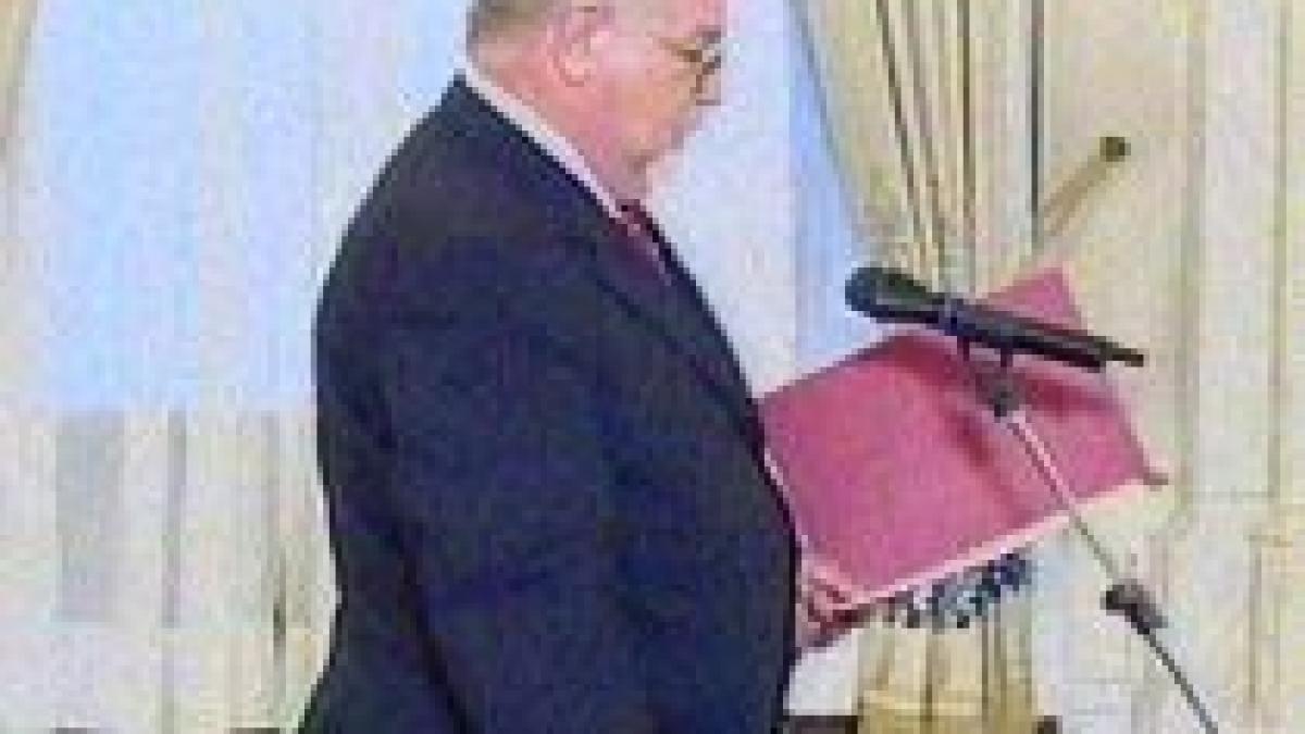 Anton Anton a depus jurământul de învestire în funcţia de ministru al Educaţiei