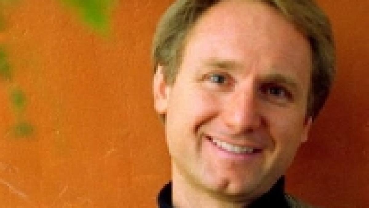 EXCLUSIV: Dan Brown, autorul romanului "Codul lui Da Vinci", vine în România