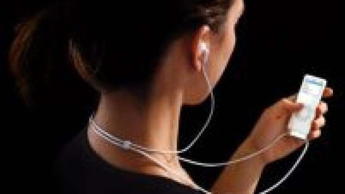 Studiu: Persoanele care ascultă muzică la MP3 Player riscă să-şi piardă auzul