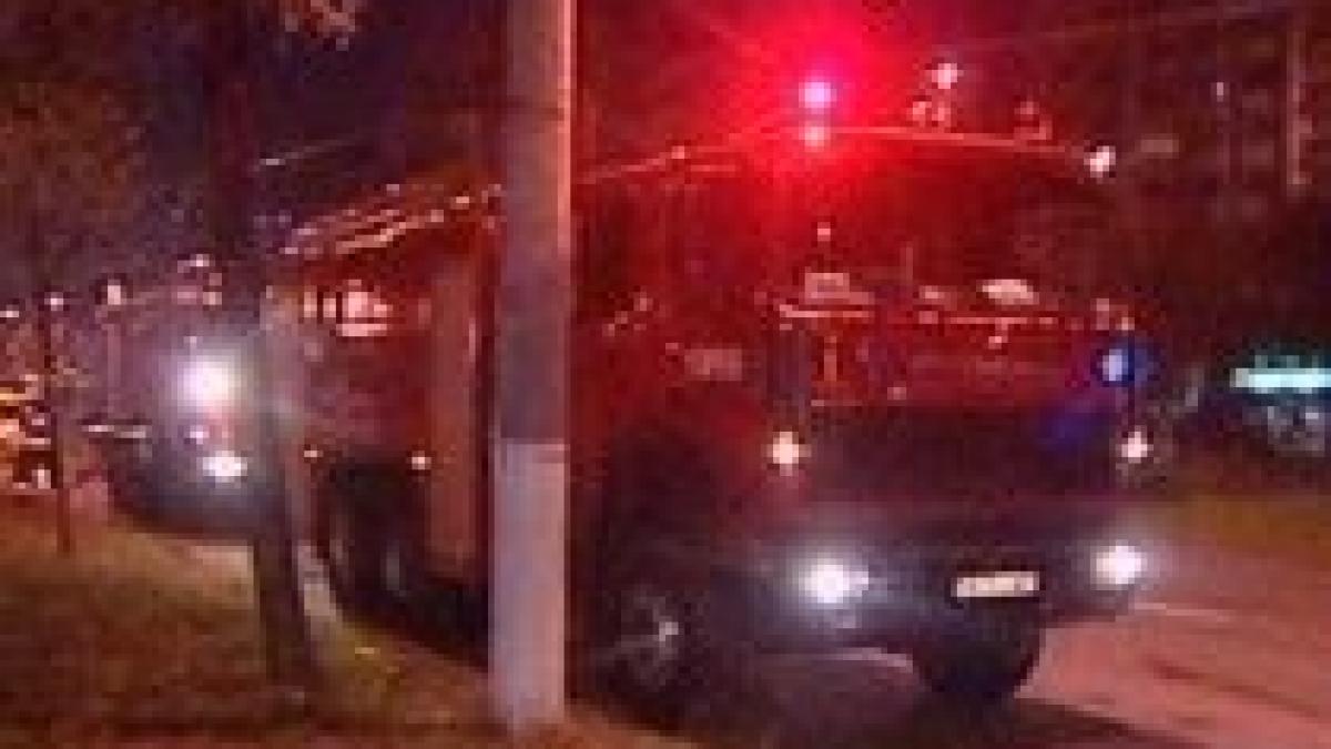 Un incendiu a distrus sediul unei bănci din centrul Capitalei 