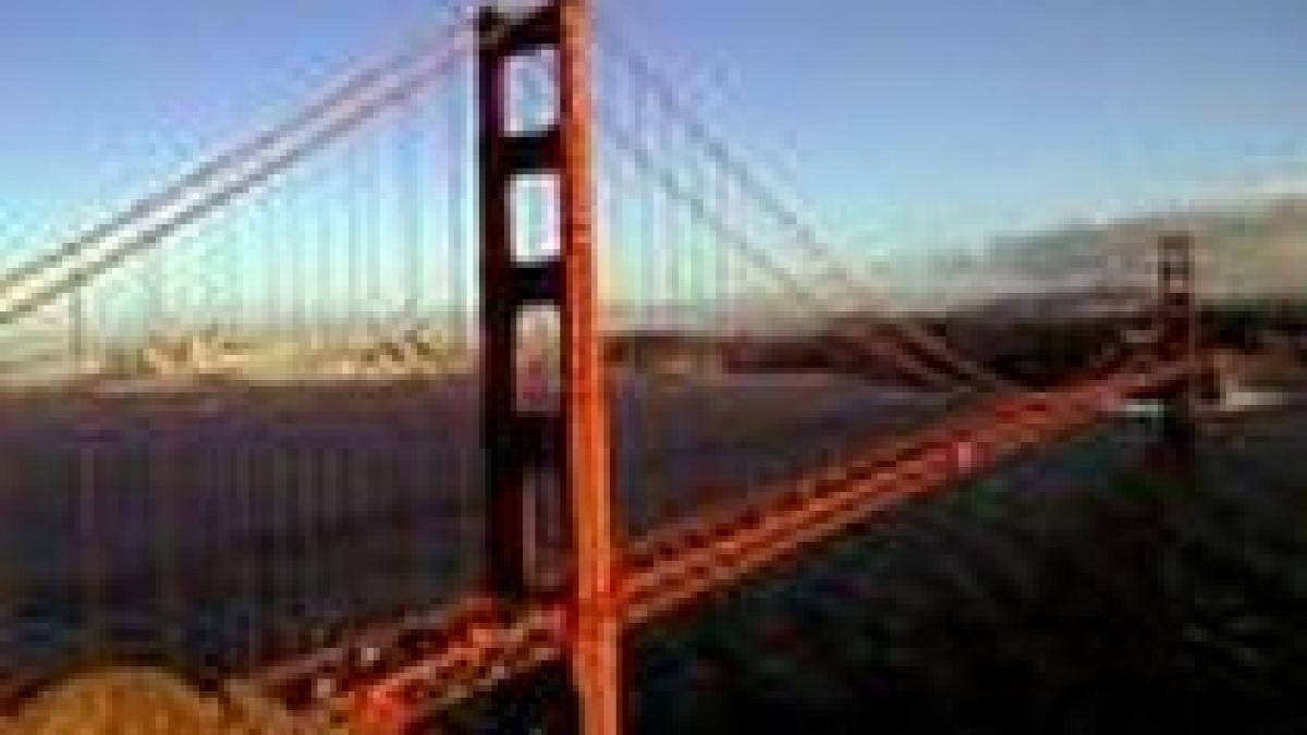 San Francisco. Plase anti-suicid pe podul Golden Gate