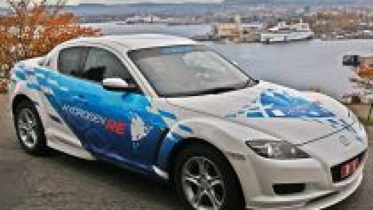 Mazda aduce în Europa RX-8 Hydrogen RE, un autovehicul ecologic cu motor pe hidrogen