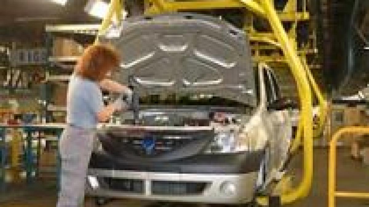 12 angajaţi Dacia, răniţi după ce un TIR a intrat în autobuzul cu care mergeau la muncă