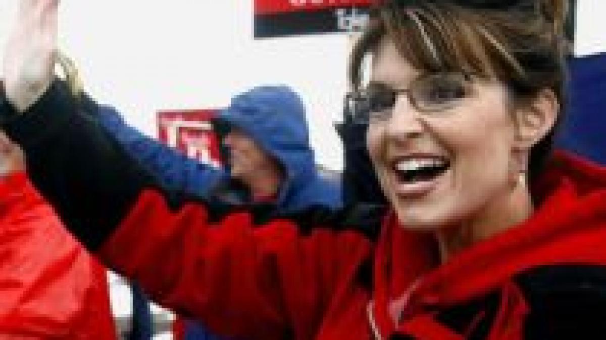 Republicanii au cheltuit 150.000 de dolari pe garderoba lui Sarah Palin