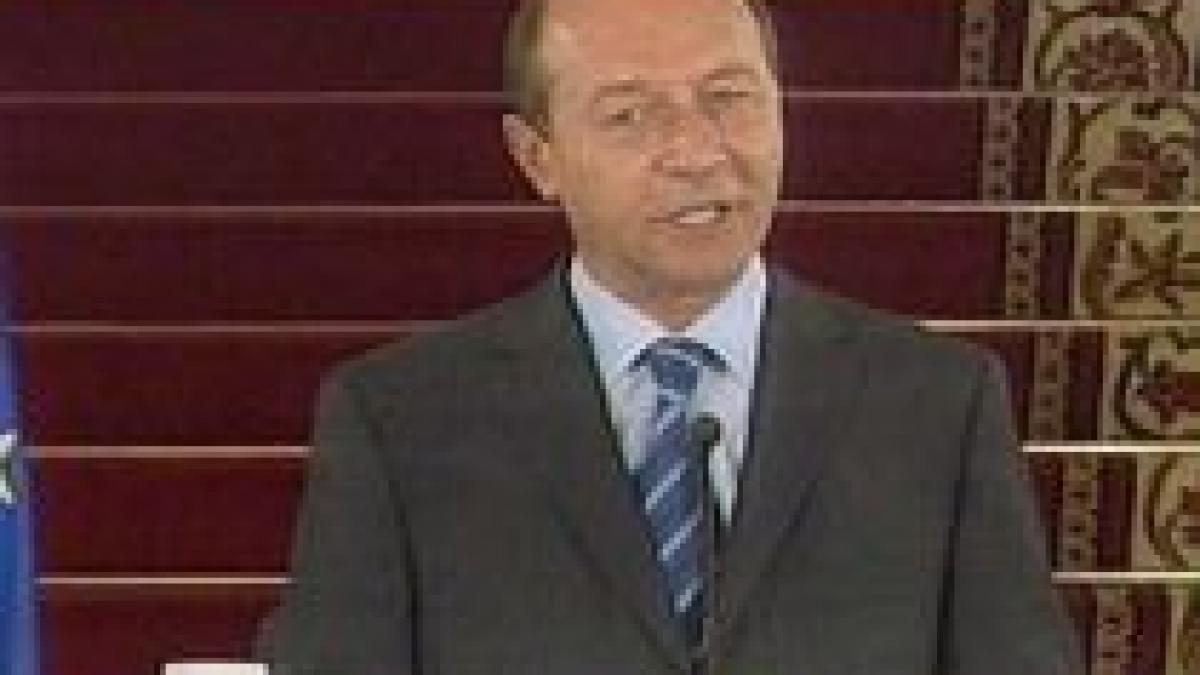 Băsescu a promulgat legea salarizării profesorilor. Va îngheţa Guvernul salariile?