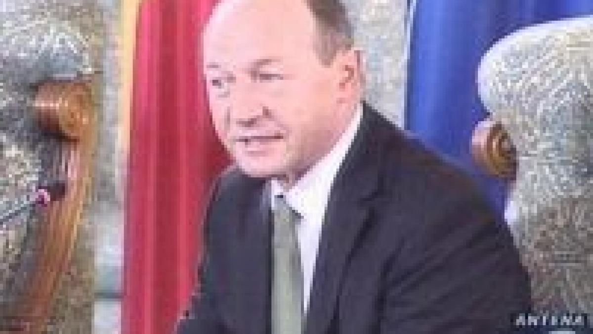 Băsescu: Sunt de acord cu mărirea salariilor şi în domeniul Sănătăţii