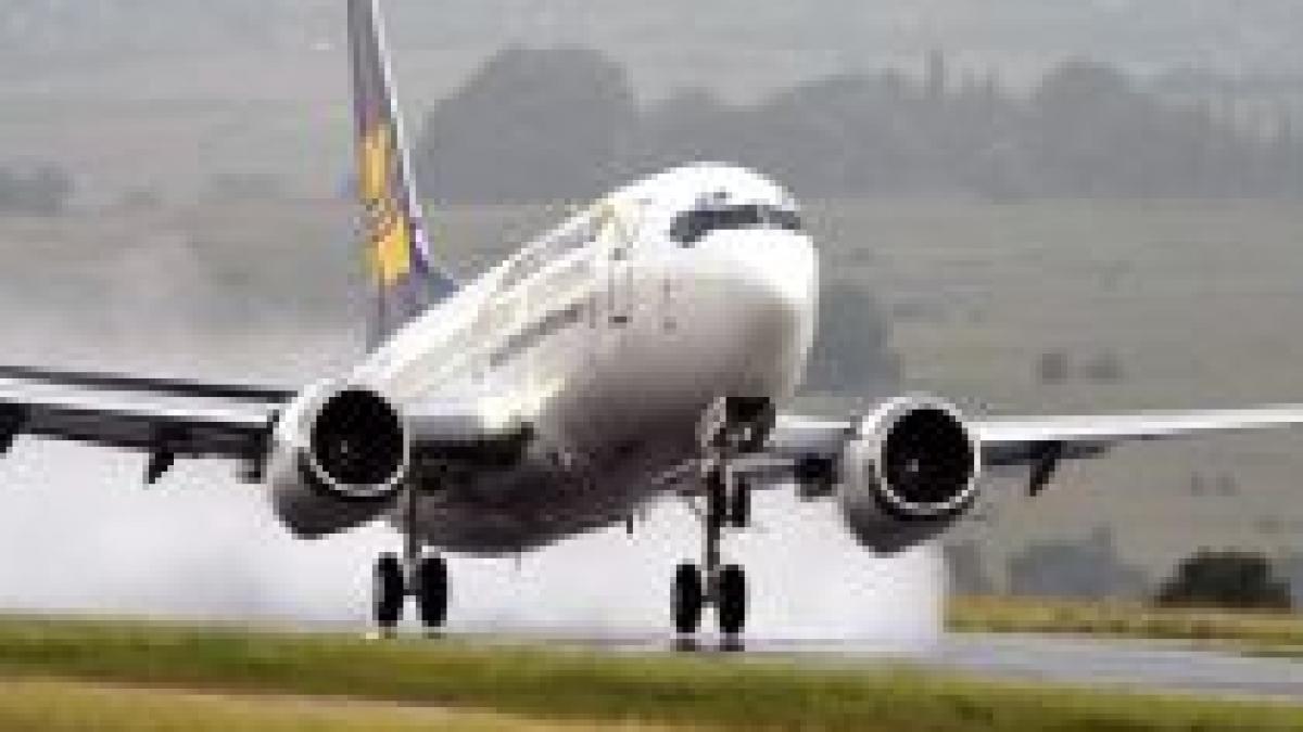 Incident pe Aeroportul Băneasa. O aeronavă s-a întors pe pistă la 15 minute de la decolare