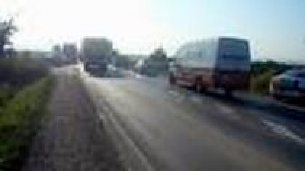 Infotrafic. Doi răniţi şi trei maşini distruse, în urma unui accident petrecut la Ovidiu