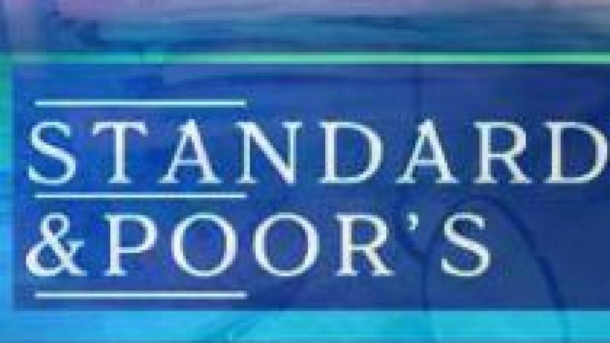 Standard & Poor's a redus ratingul pe termen lung al BCR de la "BBB -" la "BB +"