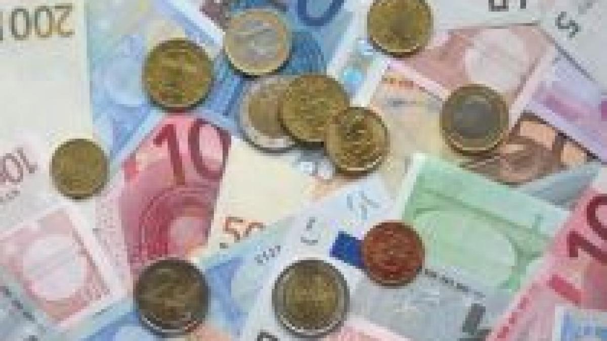 BNR menţine dobânda la 10,25% şi reduce ratele la rezervele minime în lei, de la 20% la 18%