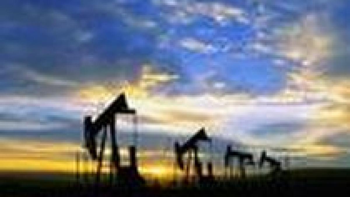 Preţul petrolului a scăzut până la aproape 63 de dolari pe baril