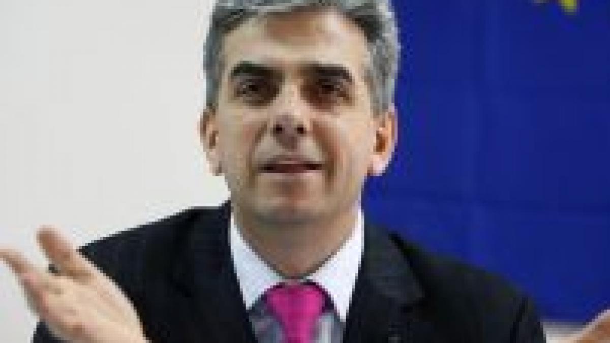 În prag de campanie electorală, Nicolăescu dotează spitalele liberalilor cu aparate tomograf 