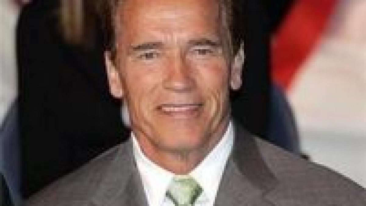 Schwarzenegger l-a invitat pe Obama la sala de forţă să-şi întărească muşchii şi ideile 