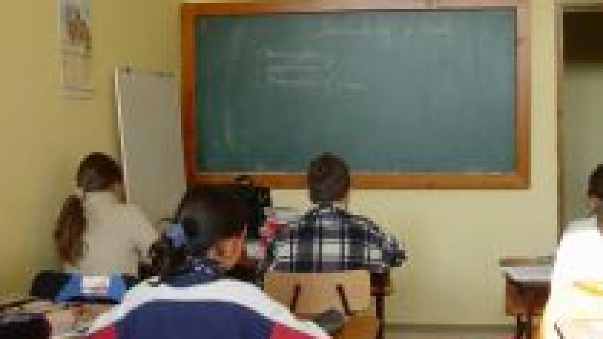 Braşov. Profesor, acuzat că vine băut la ore şi le vorbeşte copiilor despre sex