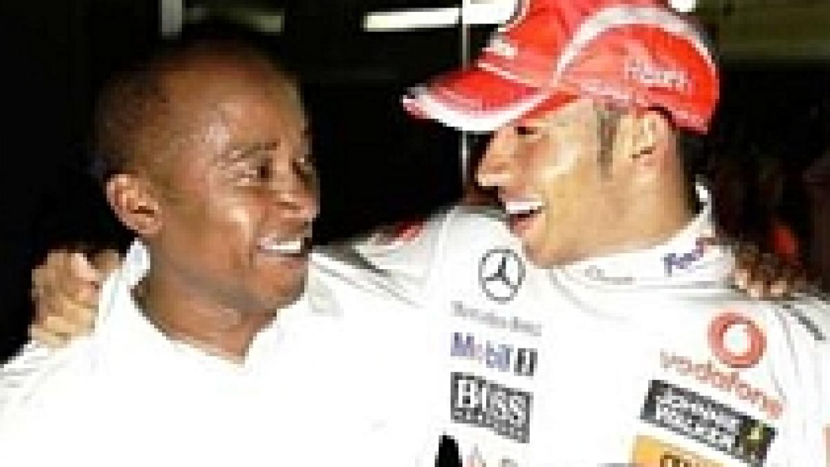 Hamilton îl contrazice pe  Ecclestone: ?Rasismul nu este o glumă?