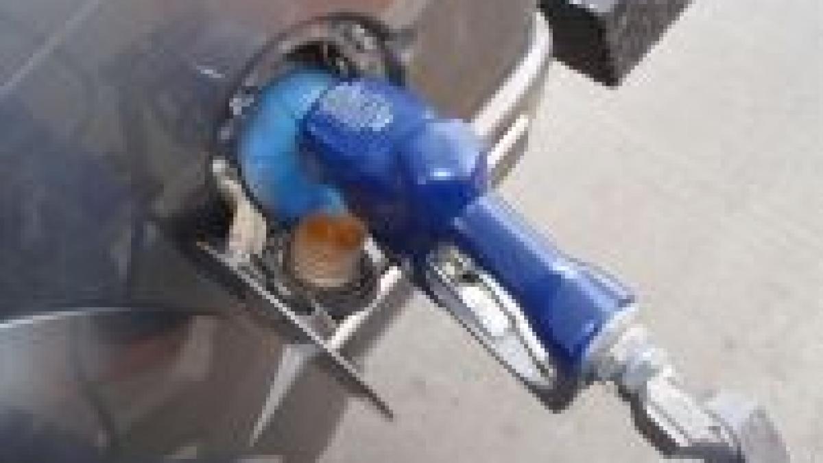 Petrom ieftineşte benzina, pentru a doua oară în această săptămână