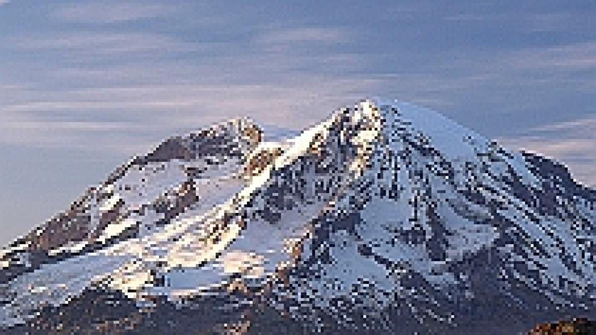 3 alpinişti  români au cucerit cel mai înalt vârf din Mexic