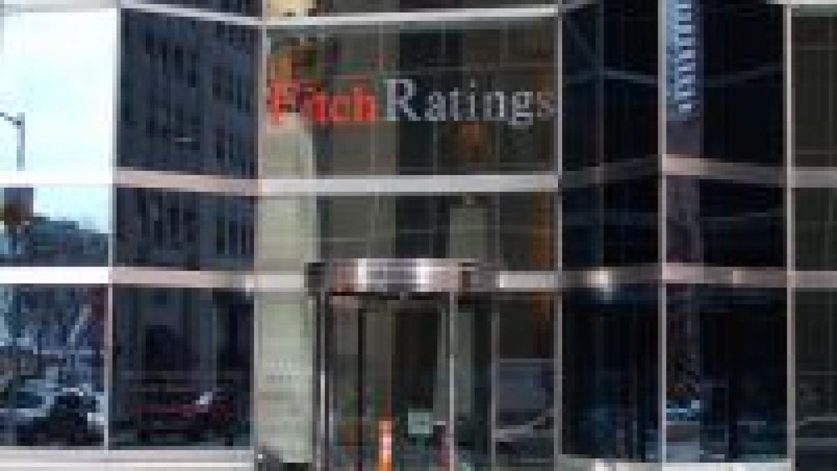 Fitch a coborât ratingul României pentru credite pe termen lung în valută cu două trepte