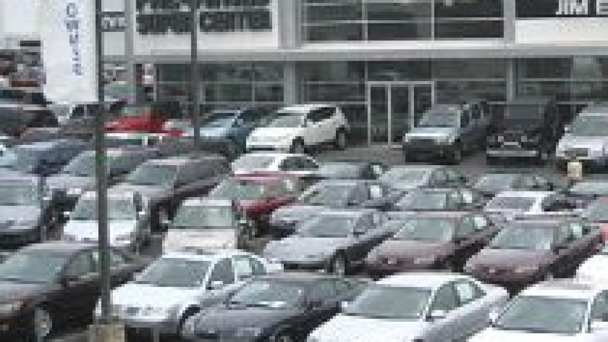 Piaţa auto, în pană. Dealerii lansează oferte irezistibile, pe fondul crizei financiare