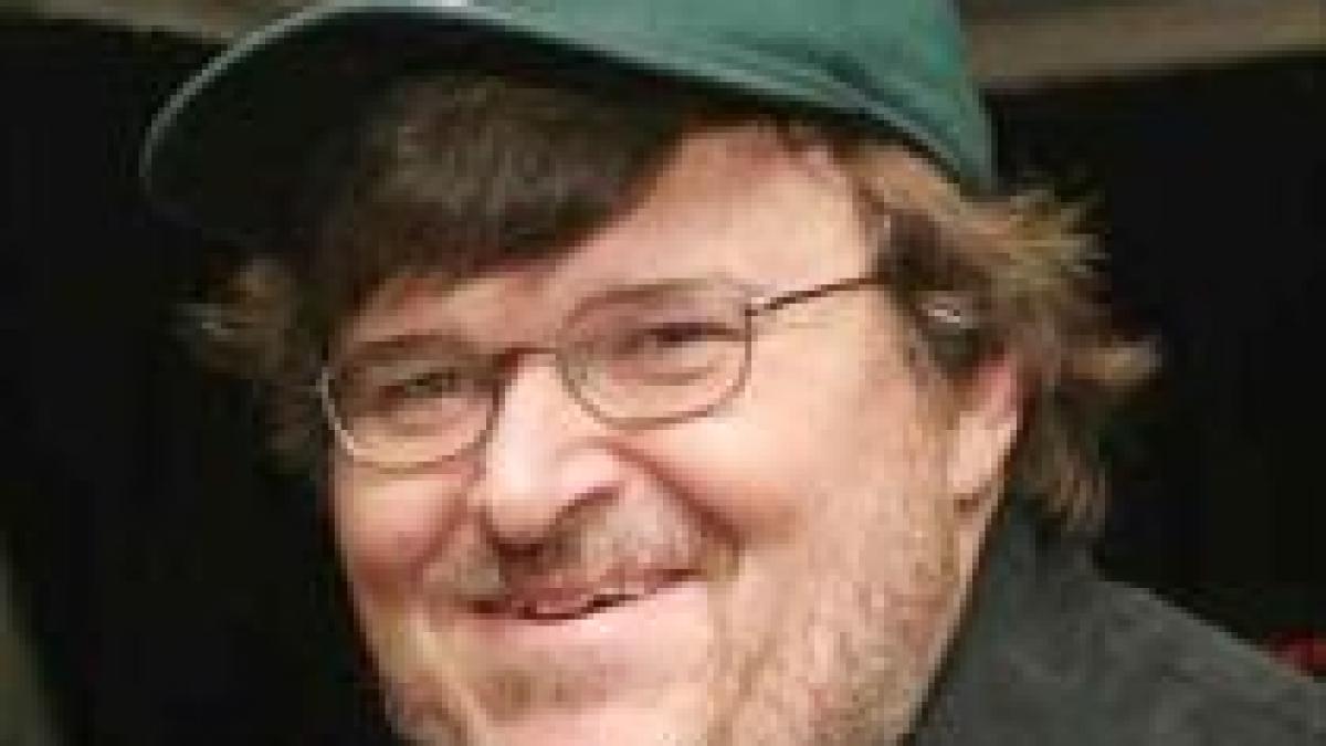 Michael Moore va regiza un documentar despre criza financiară
