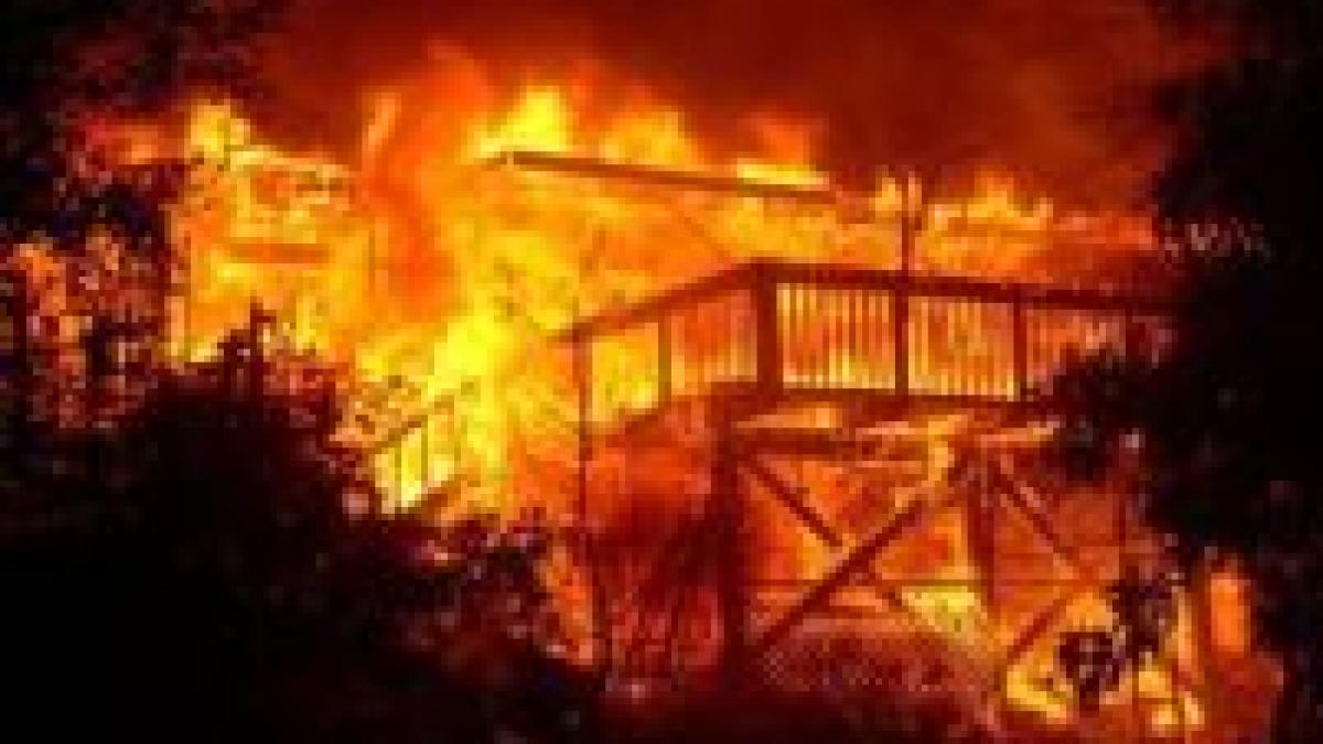 Stare de urgenţă în Los Angeles din cauza unui incendiu de vegetaţie