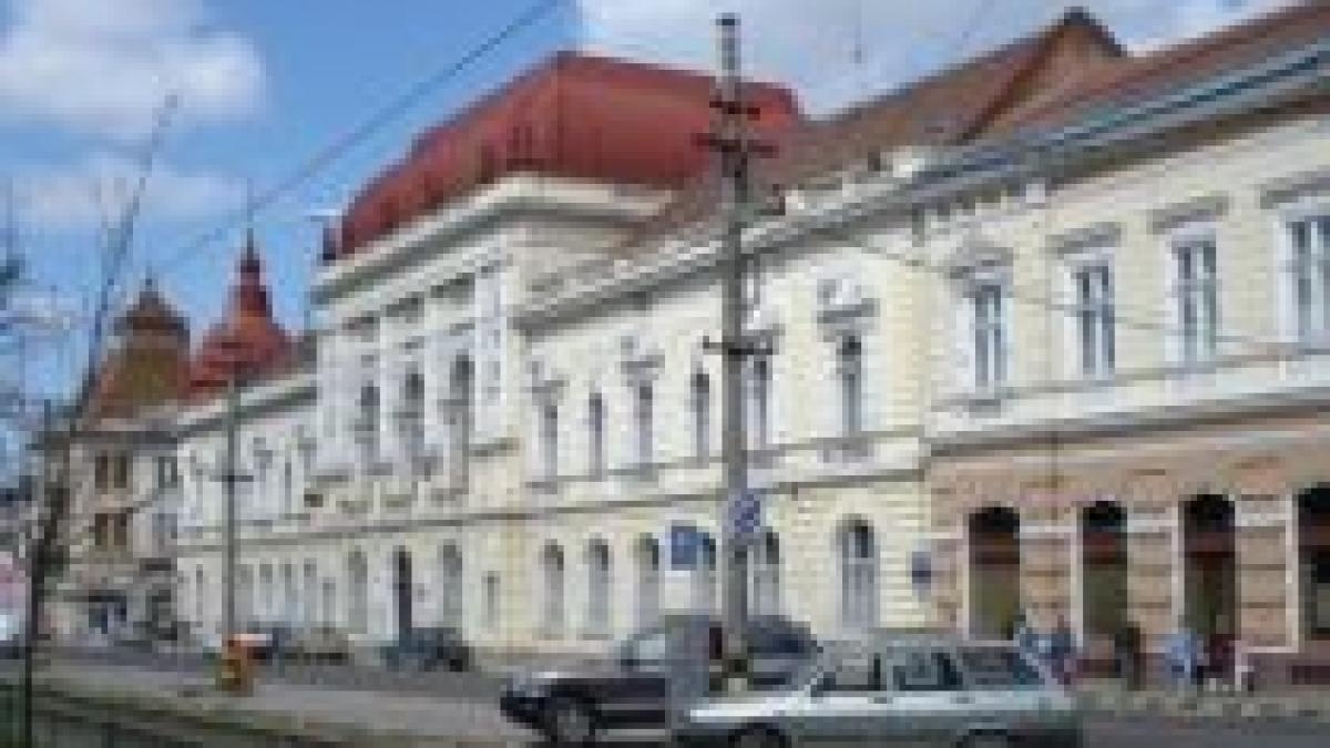 Scandalul diplomelor de la Oradea. Doi licenţiaţi italieni nici nu figurează în evidenţele facultăţii