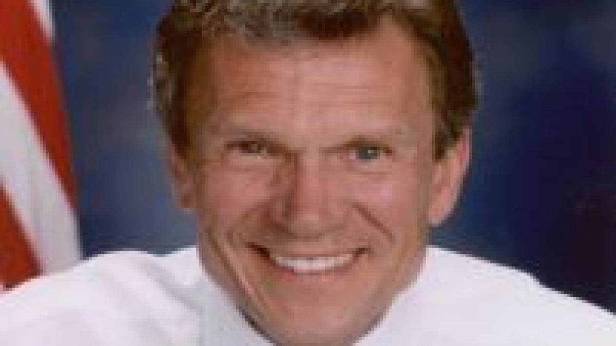 Tom Daschle noul secretar al Sănătăţii în administraţia Obama