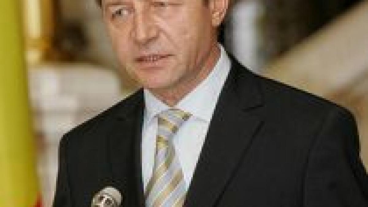 Traian Băsescu vizitează combinatul siderurgic ArcellorMittal şi portul Galaţi