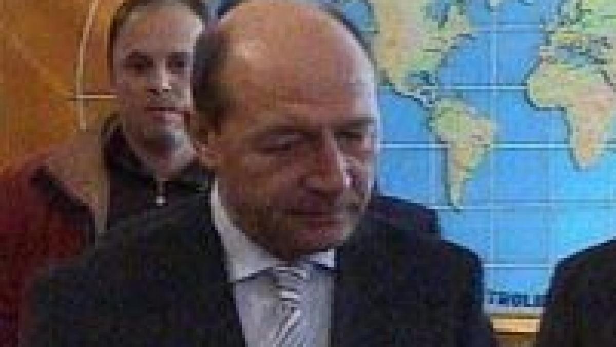 Băsescu, despre criza economică: Apocalipsa televizată nu e reală, industria românească funcţionează