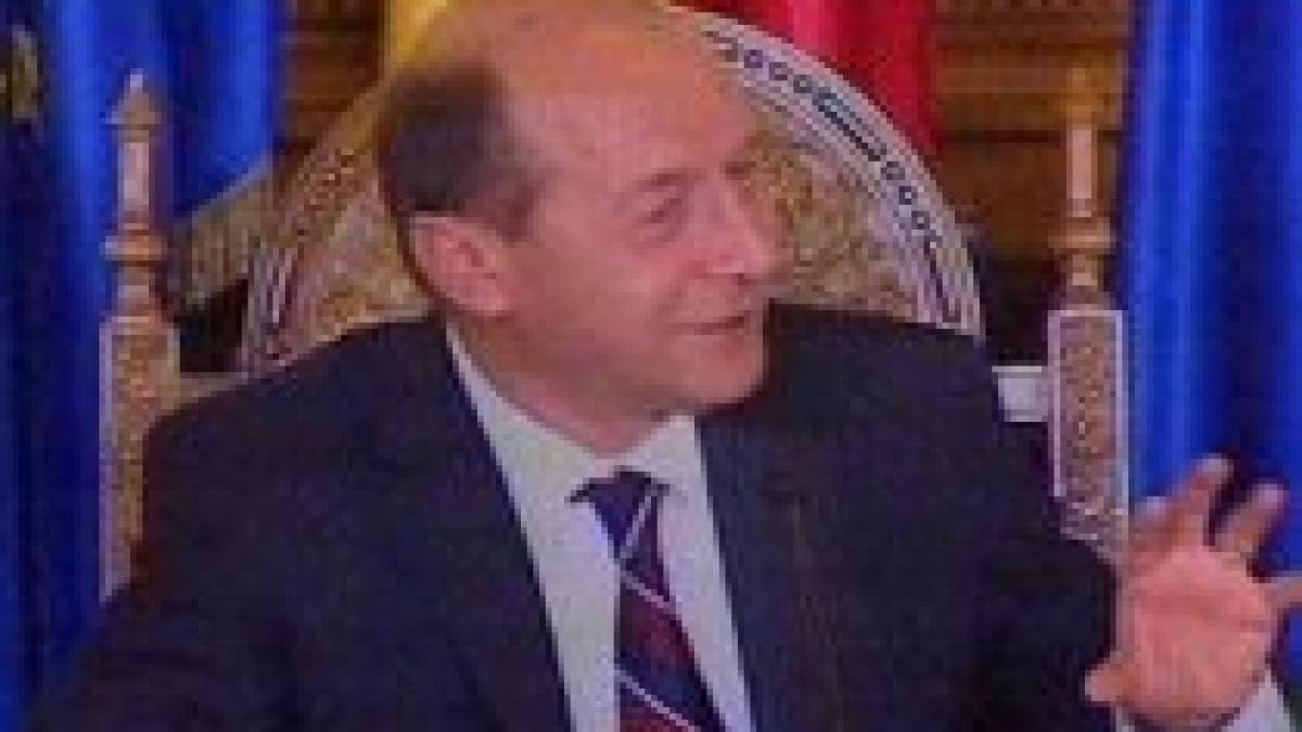 Băsescu: Sistemul bancar a creat produse toxice. Lumea a cheltuit mai mult decât producea