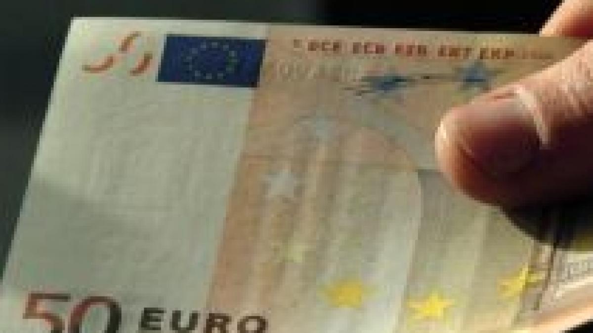 Românii au scos peste jumătate de miliard de euro din bănci numai în octombrie 