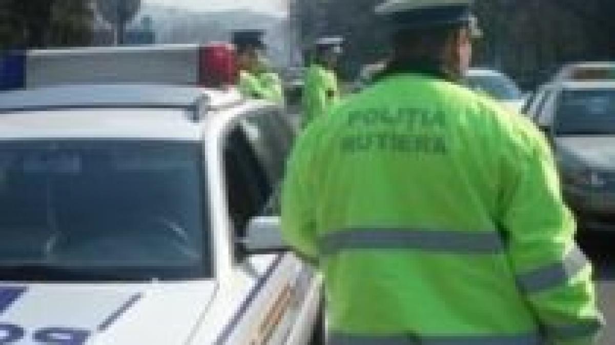 Infotrafic. Un şofer a murit din cauza unei anvelope care i-a explodat în faţă 