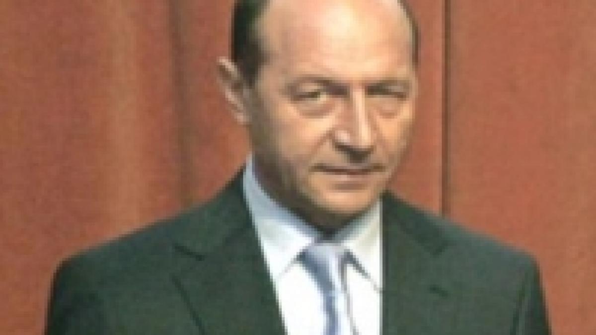 Băsescu: De ce românii lasă în Parlament oameni despre care ştiu lucruri rele?